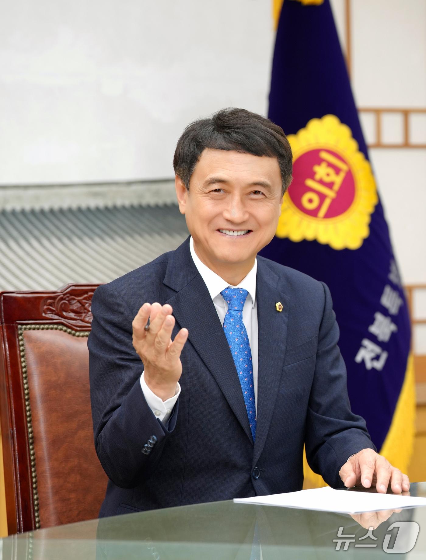 본문 이미지 - 김희수 전북도의장이 뉴스1과 인터뷰를 하고 있다.(의회제공. 재판매 및 DB금지)2026.7.2/뉴스1