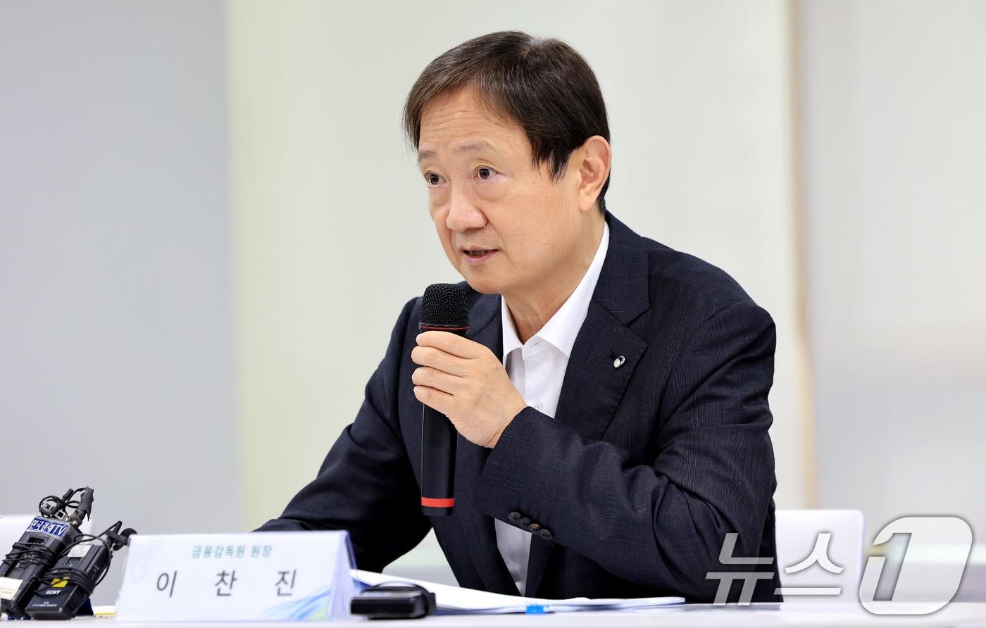 본문 이미지 - 이찬진 금융감독원장이 2일 서울 마포구 프론트원에서 열린 금융감독원장-가상자산사업자 CEO 간담회에서 모두발언을 하고 있다. 2026.7.2 ⓒ 뉴스1 이호윤 기자