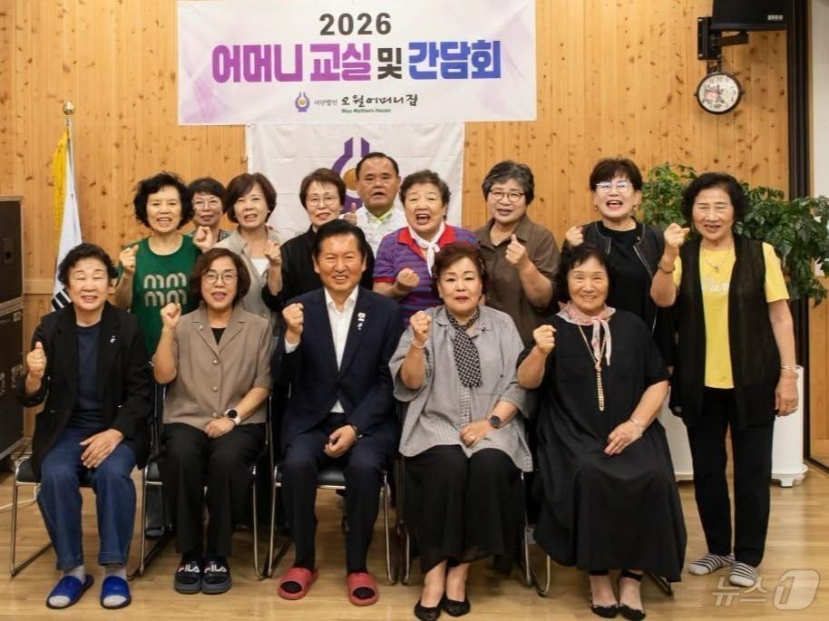 본문 이미지 - 정청래 전 더불어민주당 대표가 2일 오전 전남광주 남구 양림동 오월어머니집을 찾아 간담회를 갖고 있다.(정청래 페이스북 갈무리. 재배포 및 DB 금지)