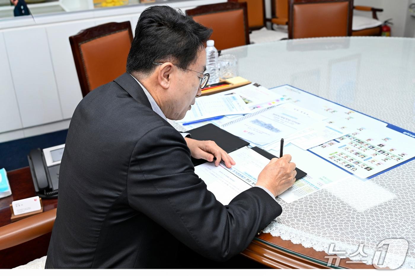 본문 이미지 - 2일 양충모 전북 남원시장이 '2026년 제3회 추가경정예산 편성 계획'을 민선9기 1호 결재로 처리했다.