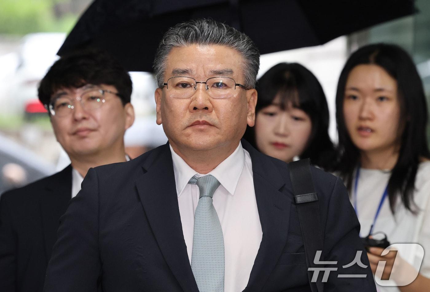 본문 이미지 - 대통령 관저 이전 공사 과정을 부실 감사하고 서류를 조작한 혐의를 받는 유병호 전 감사원 사무총장이 20일 서울 서초구 서울중앙지법에서 열린 구속 전 피의자 심문(영장실질심사)에 출석하고 있다. (공동취재) 2026.7.20 ⓒ 뉴스1 이호윤 기자