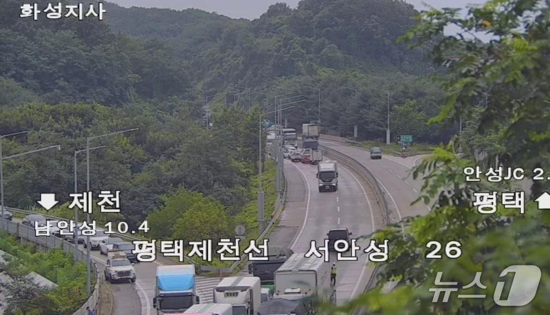 본문 이미지 - 사고 현장. (한국도로공사 CCTV 갈무리. (재판매 및 DB 금지) 2026.7.20/뉴스1 