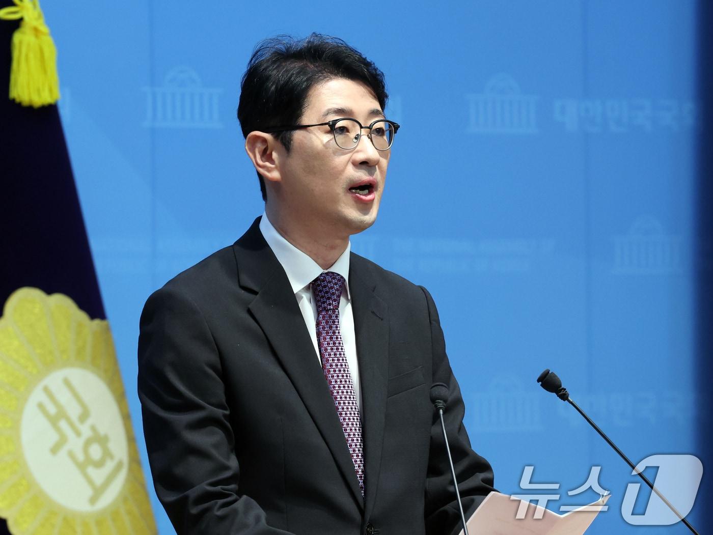 본문 이미지 - 주진우 국민의힘 의원이 20일 오전 서울 여의도 국회 소통관에서 중앙선거관리위원회의 수의계약 관행을 손질하는 내용의 이른바 '선피아 방지 3법' 발의 기자회견을 하고 있다. 2026.7.20 ⓒ 뉴스1 황기선 기자