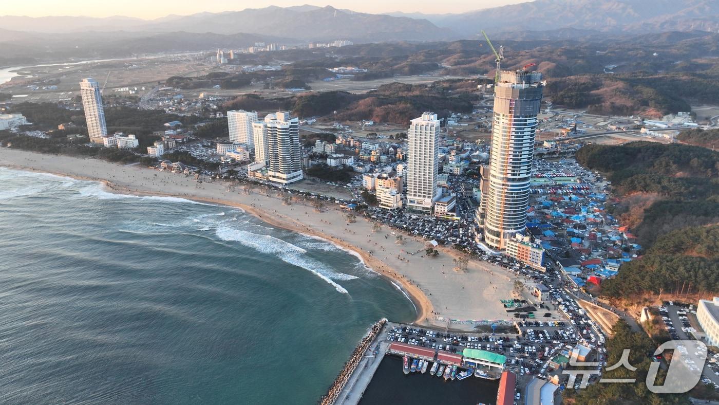 본문 이미지 - 양양 낙산해변 전경.(양양군 제공, 재판매 및 DB 금지) 2026.7.20/뉴스1