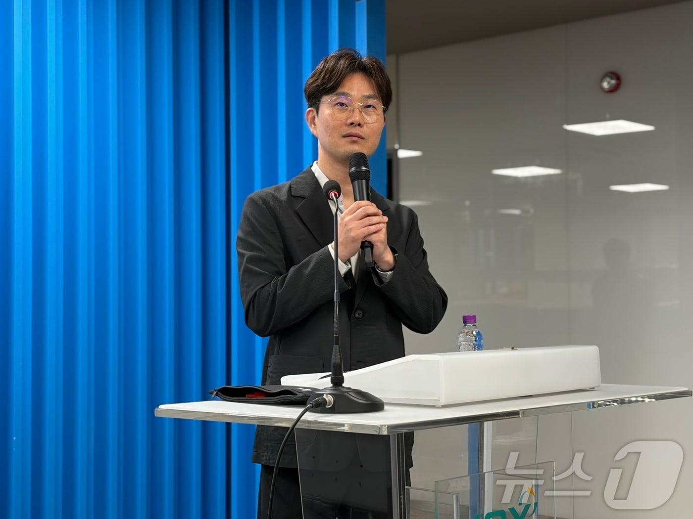 본문 이미지 - 20일 서울 영등포구 KRX한국거래소 브리핑존에서 김병연 NH투자증권 투자전략 총괄이 하반기 증시 전망을 주제로 기자간담회를 진행하고 있다. ⓒ 뉴스1 서한샘 기자