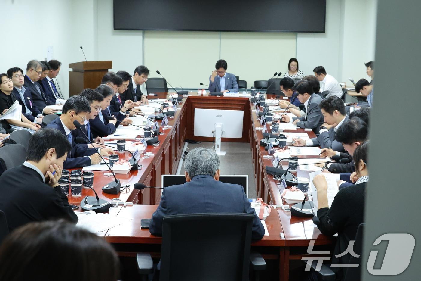 본문 이미지 - 20일 서울 여의도 국회 의원회관에서 정무위원회의 비공개 금융위원회 업무설명회가 열리고 있다. 2026.7.20 ⓒ 뉴스1 신웅수 기자
