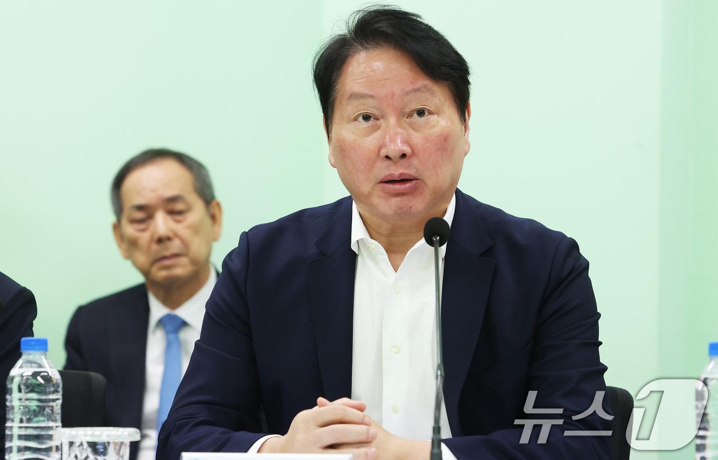 본문 이미지 - 최태원 대한상공회의소 회장이 20일 경기도 화성시 동탄구 나래울종합사회복지관에서 열린 전국상의 ERT 공동챌린지 '복지사각지대 해소를 위한 간담회 및 기부금 전달식'에서 인사말을 하고 있다. (공동취재) 2026.7.20 ⓒ 뉴스1 김영운 기자