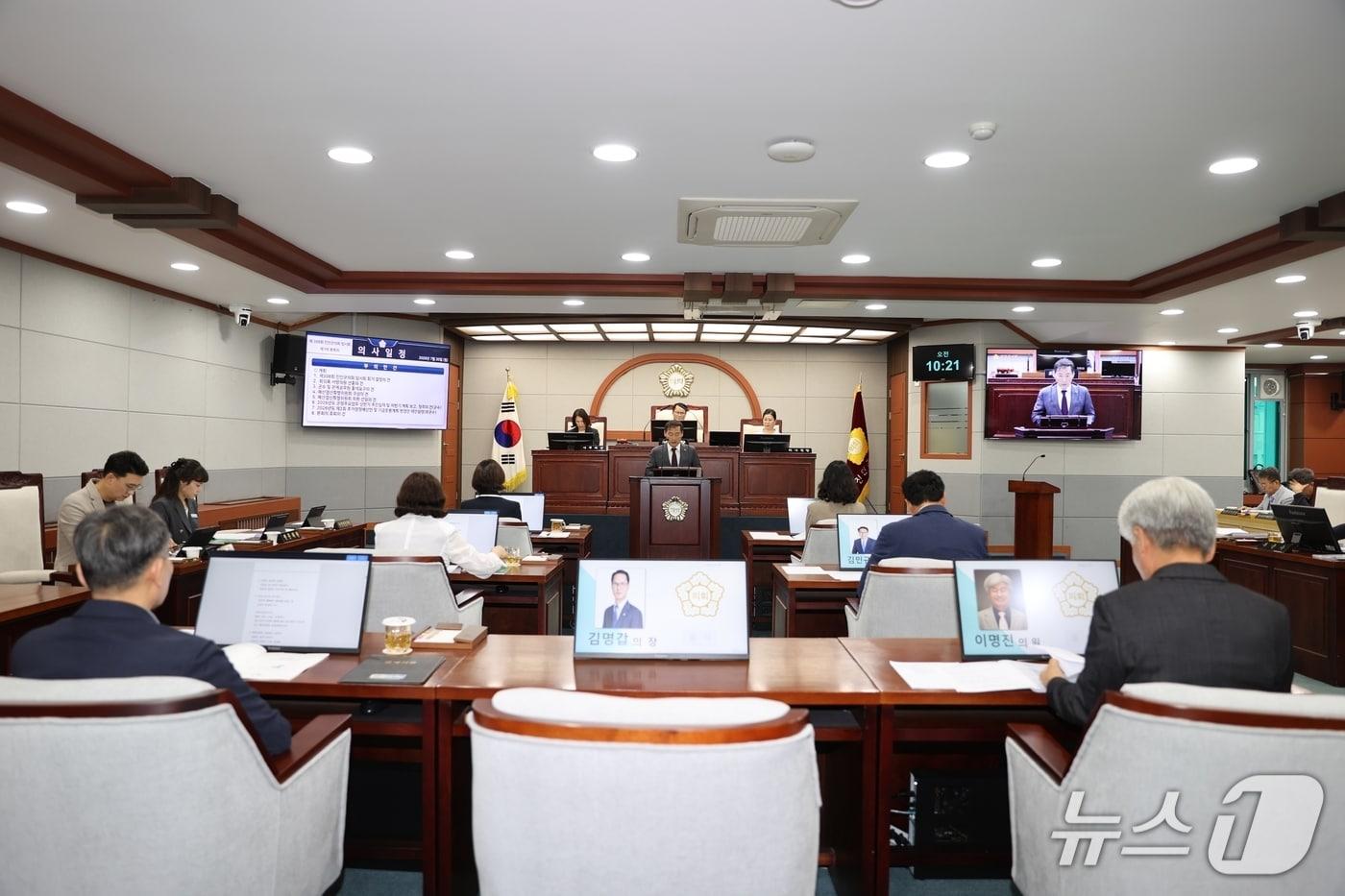 본문 이미지 -  20일 전북 진안군의회가 임시회를 개회하고 있다.(의회제공. 재판매 및 DB금지)2026.7.20/뉴스1