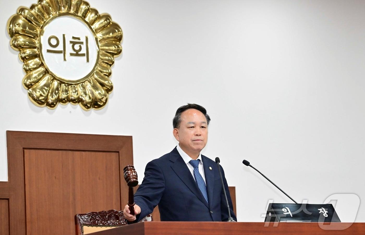 본문 이미지 - 오세길 김천시의회 의장이 20일 임시회 본회의를 주재하고 있다.(김천시의회 제공. 재판매 및 DB금지) ⓒ 뉴스1 정우용 기자