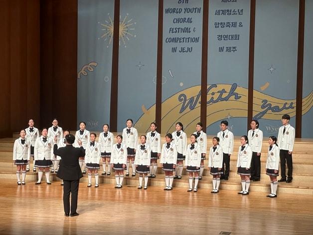 본문 이미지 - 중원예(藝)뜨락합창단.(충북교육청 제공. 재판매 및 DB금지)
