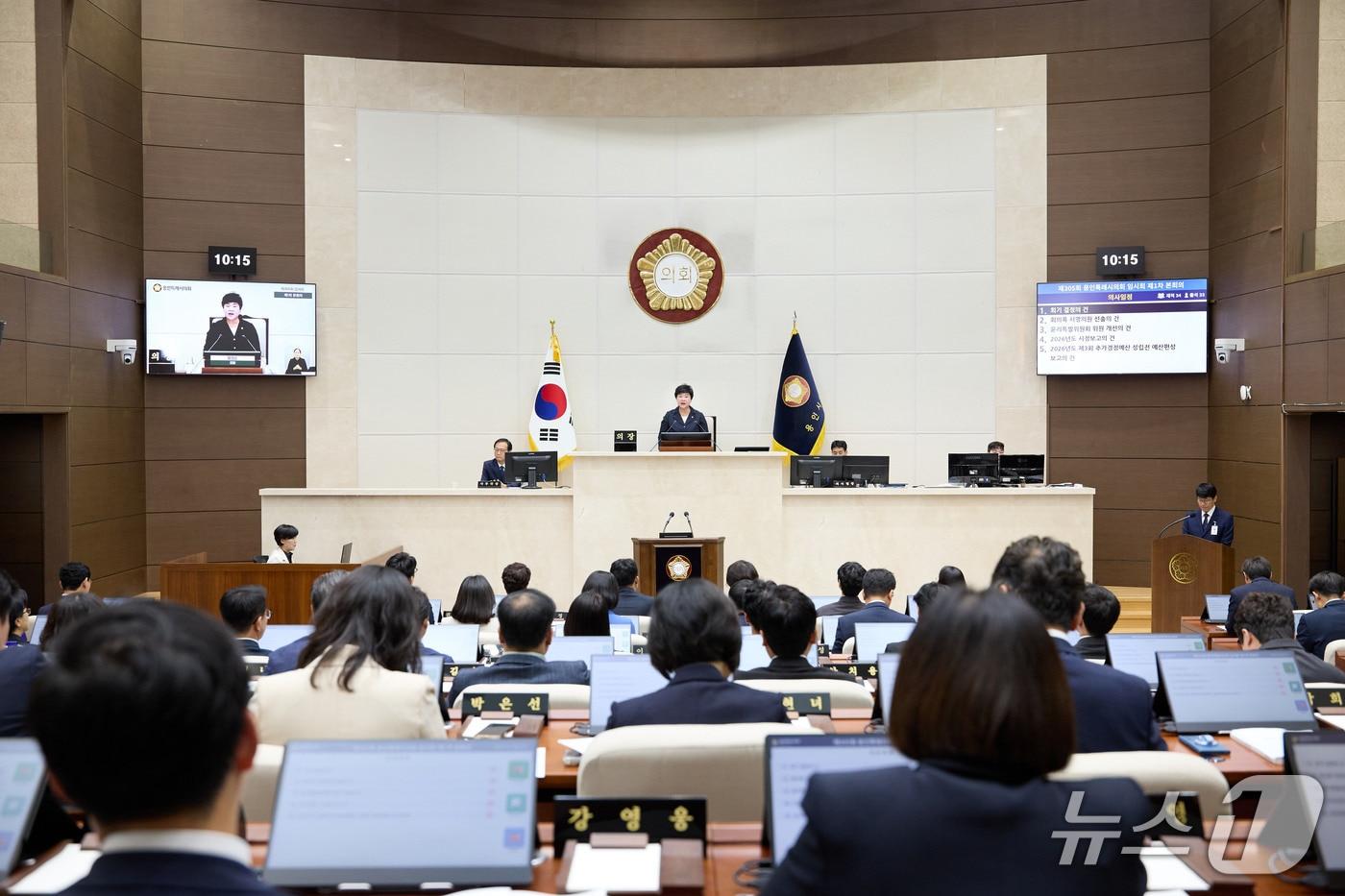 본문 이미지 - 20일 열린 용인시의회 제305회 임시회 제1차 본회의 모습.(시의회 제공)