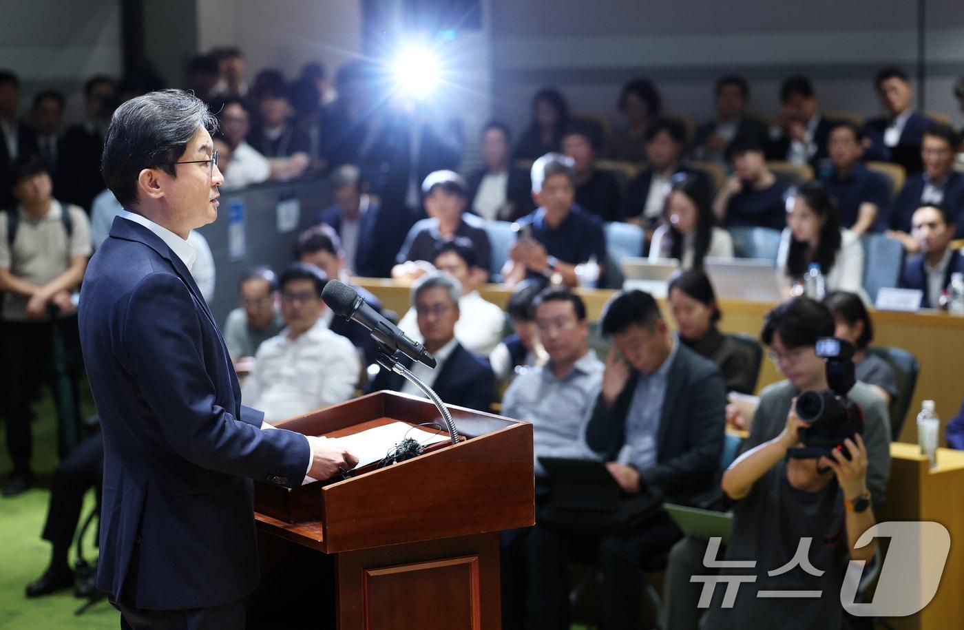 본문 이미지 - 이억원 금융위원장이 지난 7월 서울 영등포구 산업은행 IR센터에서 열린 국민성장펀드 초장기기술투자펀드 출자사업 공청회에서 모두발언을 하고 있다. . 2026.7.20 ⓒ 뉴스1 오대일 기자