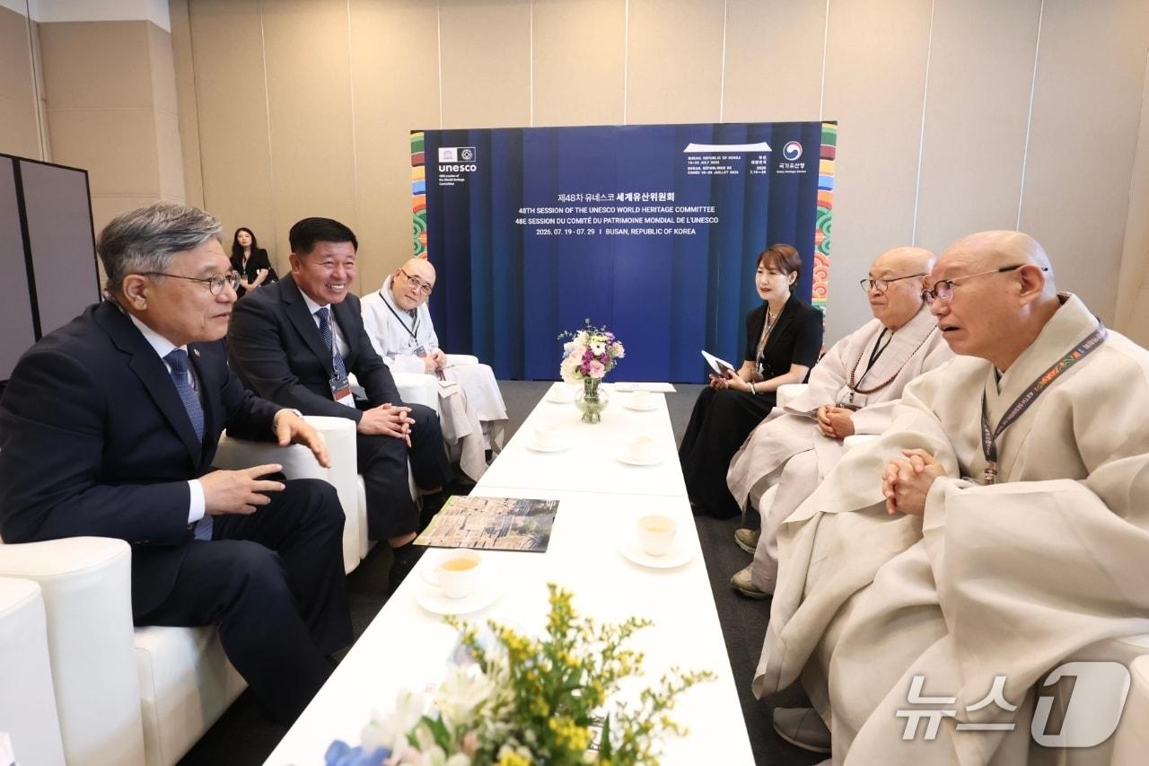 본문 이미지 - 정덕영 양주시장이 부산 벡스코에서 열린 제48차 유네스코 세계유산위원회에 참여해 회암사지의 유네스코 세계유산 등재를 논의하는 모습. (양주시 제공)