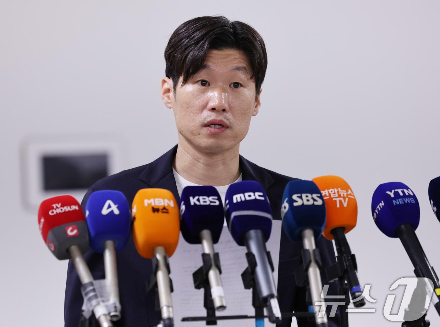 본문 이미지 - 박지성 K-축구혁신위원회 공동위원장이 20일 오후 서울시 종로구 국립현대미술관 사무동에서 열린 K-축구 혁신위원회 3차 회의를 마친 뒤 브리핑을 하고 있다. 2026.7.20 ⓒ 뉴스1 박지혜 기자