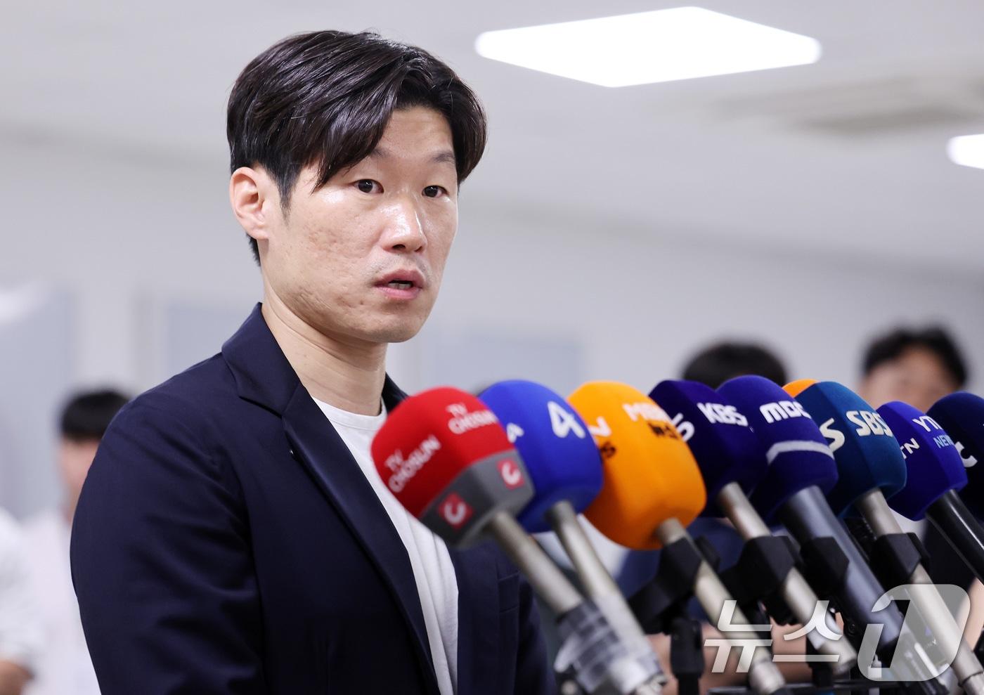 본문 이미지 - 박지성 K-축구혁신위원회 공동위원장이 20일 오후 서울시 종로구 국립현대미술관 사무동에서 열린 K-축구 혁신위원회 3차 회의를 마친 뒤 브리핑을 하고 있다. 2026.7.20 ⓒ 뉴스1 박지혜 기자