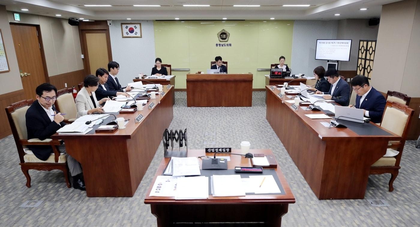 본문 이미지 - 충남도의회 기획경제위원회 심사 모습.(도의회 제공. 재판매 및 DB금지)/뉴스1