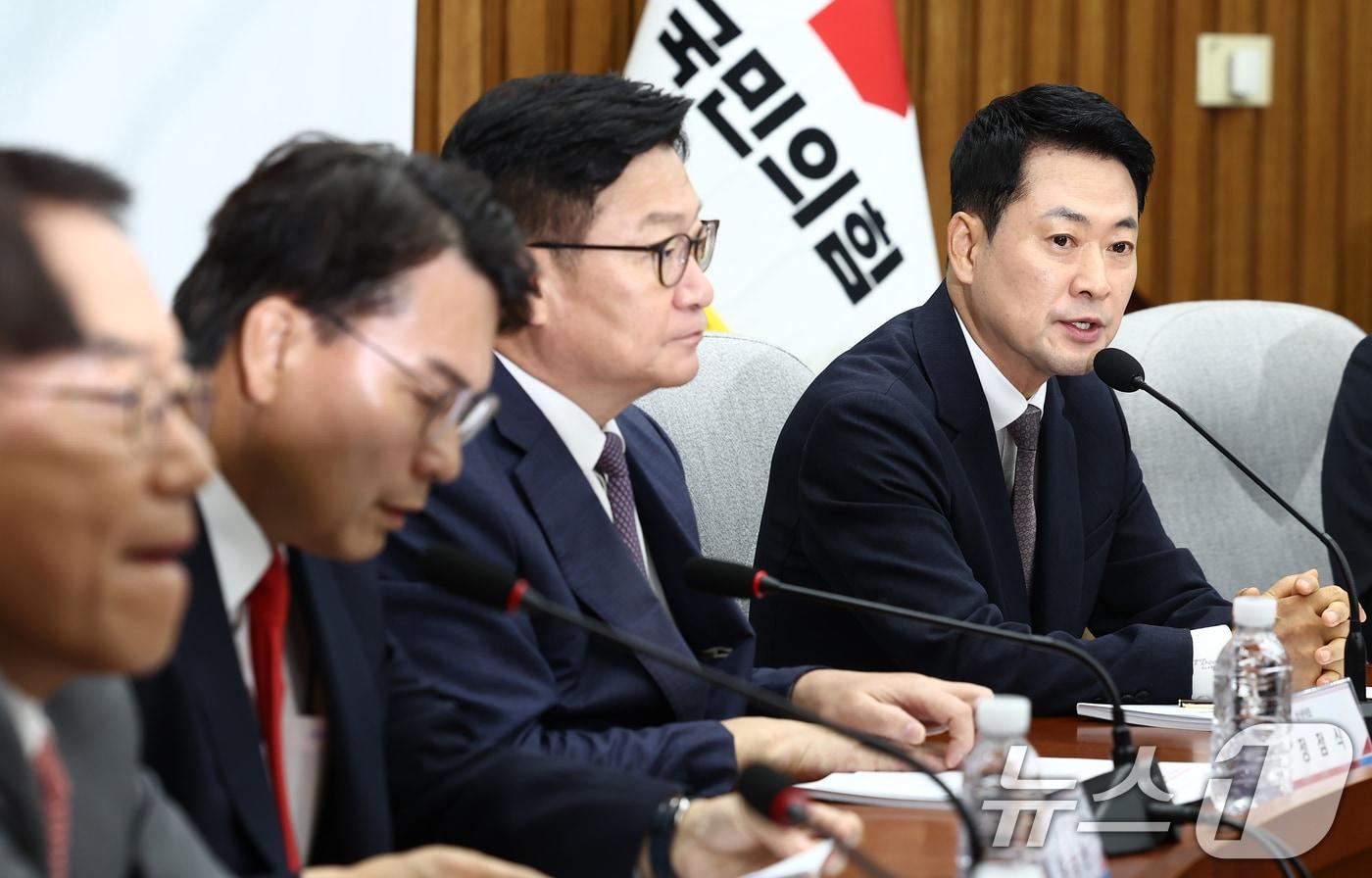 본문 이미지 - 장동혁 국민의힘 대표가 21일 오전 서울 여의도 국회에서 열린 제9회 전국동시지방선거 투표용지 부족사태 등 국민참정권 침해 진상규명 및 선거관리 개혁을 위한 국정조사특별위원회 및 6.3 국민참정권 침해 진상규명 및 선거관리 개혁 특별위원회 연석회의에서 모두 발언을 하고 있다. 2026.7.21 ⓒ 뉴스1 김민지 기자