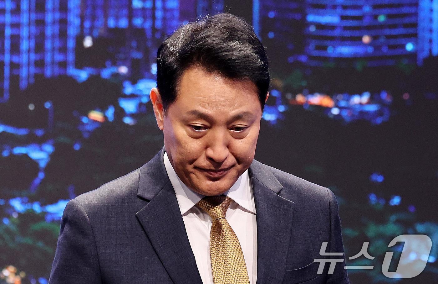 본문 이미지 - 오세훈 서울시장이 21일 서울 중구 서울시청 지하 서울갤러리(내친구서울관) 브리핑룸에서 열린 '여의도공원 재조성 설계공모 시상식'에 참석하고 있다. 2026.7.21 ⓒ 뉴스1 박지혜 기자