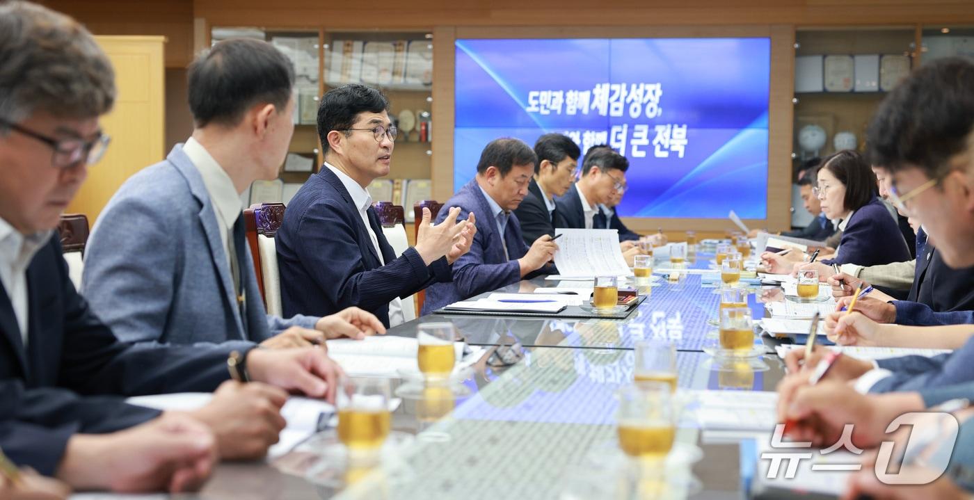 본문 이미지 - 21일 이원택 전북도지사가 간부회의를 주재하고 있다.(전북도 제공. 재판매 및 DB금지)/뉴스1 
