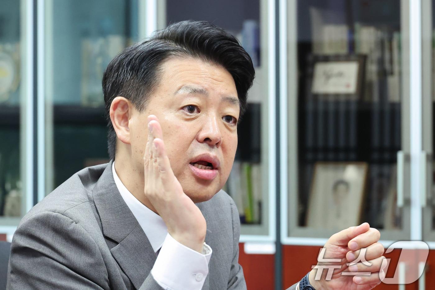본문 이미지 - 더불어민주당 최고위원 출마를 선언한 김영호 의원이 21일 서울 여의도 국회 의원회관에서 뉴스1과 인터뷰를 하고 있다. 2026.7.21 ⓒ 뉴스1 신웅수 기자