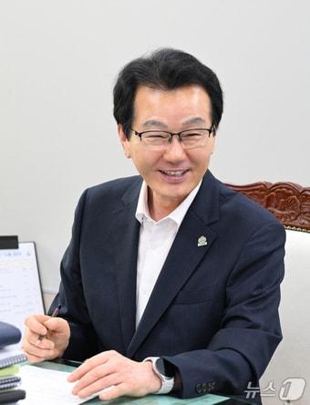 본문 이미지 - 이홍기 거창군수가 21일 뉴스1과의 인터뷰를 진행하고 있다(거창군 제공. 재판매 및 DB금지). 2026.7.21