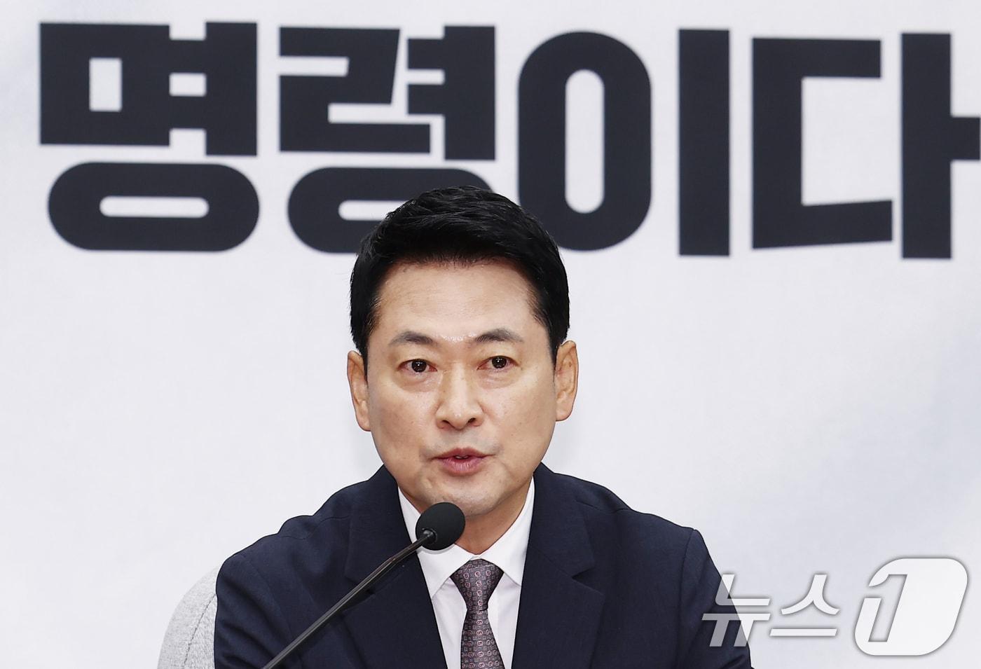 본문 이미지 - 장동혁 국민의힘 대표가 21일 오전 서울 여의도 국회에서 열린 제9회 전국동시지방선거 투표용지 부족사태 등 국민참정권 침해 진상규명 및 선거관리 개혁을 위한 국정조사특별위원회 및 6.3 국민참정권 침해 진상규명 및 선거관리 개혁 특별위원회 연석회의에서 모두 발언을 하고 있다. 2026.7.21 ⓒ 뉴스1 김민지 기자