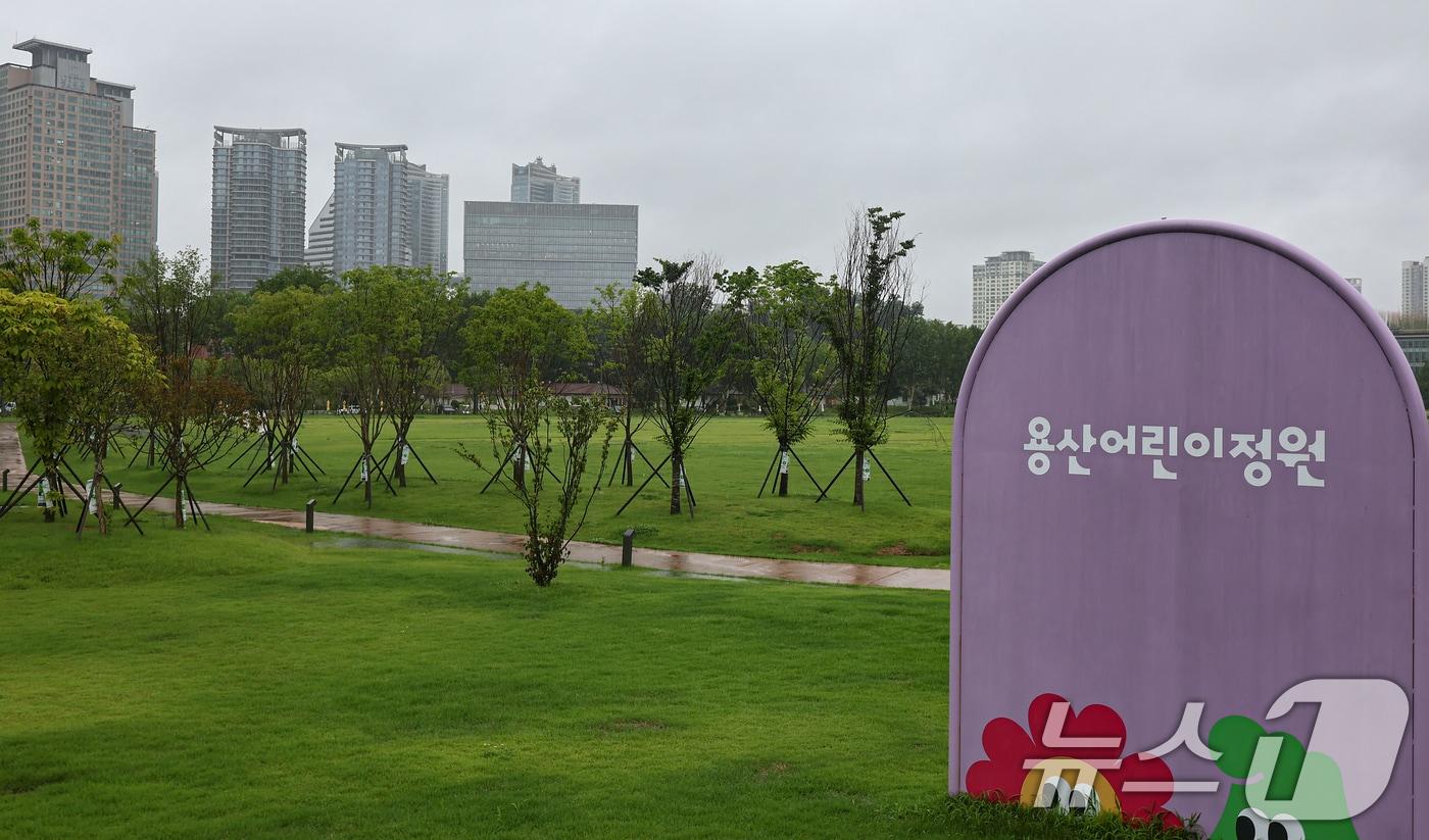 본문 이미지 - 서울 용산구 용산어린이정원 일대. 2026.7.21 ⓒ 뉴스1 김도우 기자