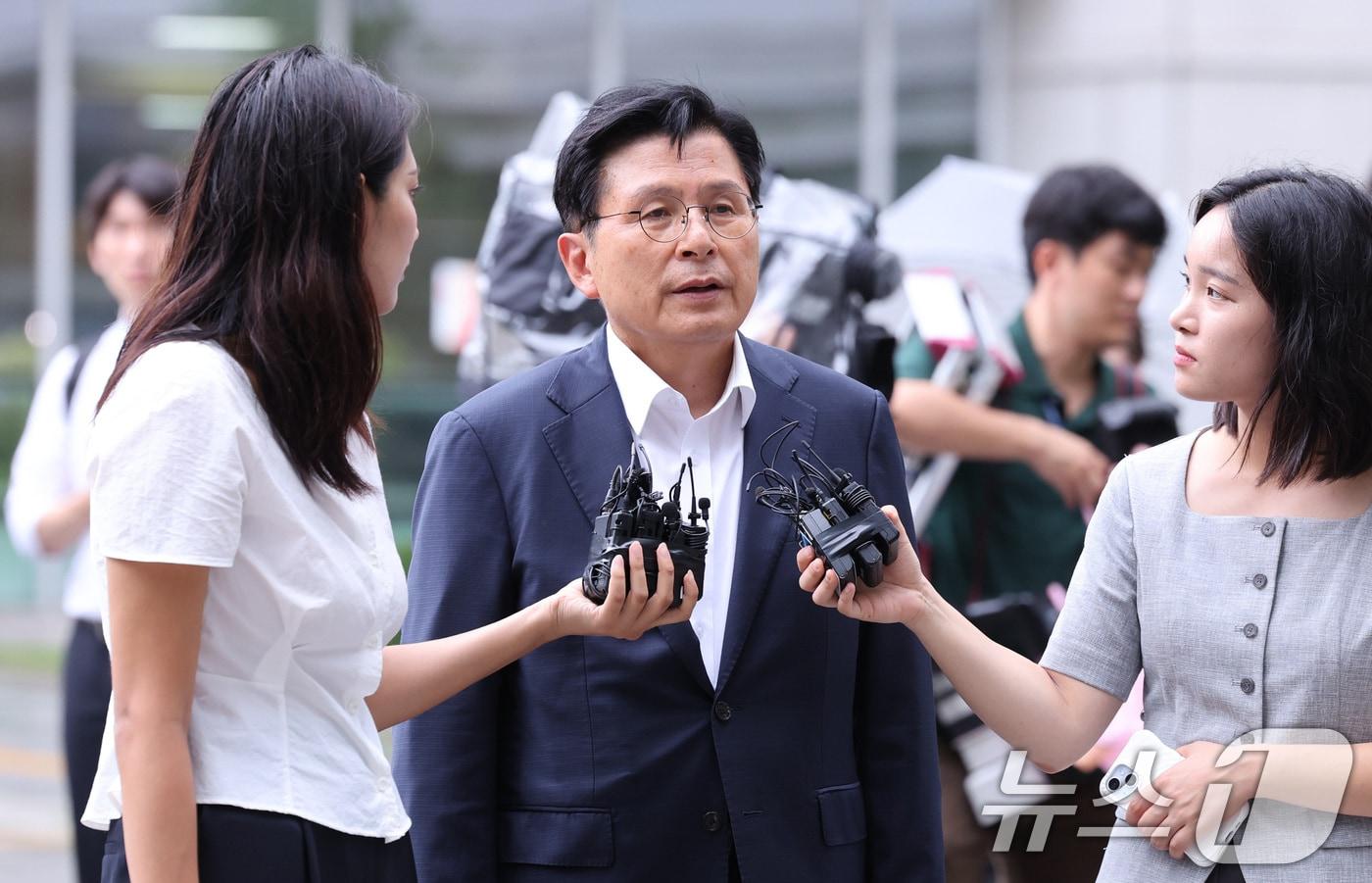 본문 이미지 - 황교안 자유와혁신 대표가 서울 송파구 서울동부지방법원에서 열린 이른바 ‘올다르크’로 불리는 30대 여성의 구속 전 피의자 심문(영장실질심사)에 변호인단을 자처하며 출석하고 있다. 2026.7.21 ⓒ 뉴스1 박지혜 기자