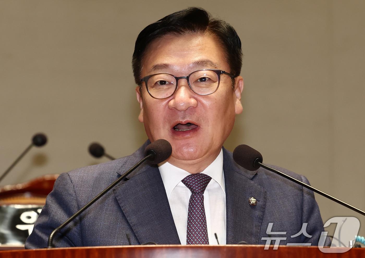 본문 이미지 - 정점식 국민의힘 원내대표가 21일 오후 서울 여의도 국회 예결위회의장에서 열린 의원총회에서 모두 발언을 하고 있다. 2026.7.21 ⓒ 뉴스1 김민지 기자