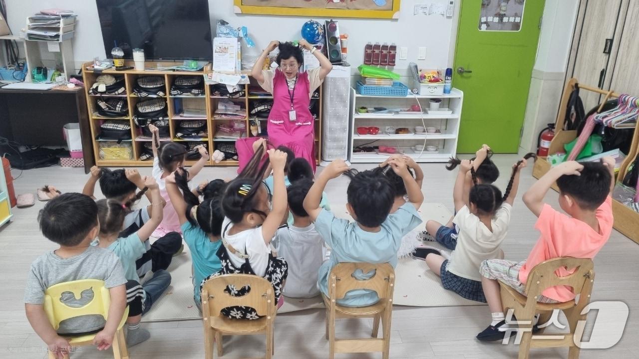 본문 이미지 - 전북 익산시가 추진한 노인일자리 사업 현장 모습.(익산시 제공. 재판매 및 DB 금지)
