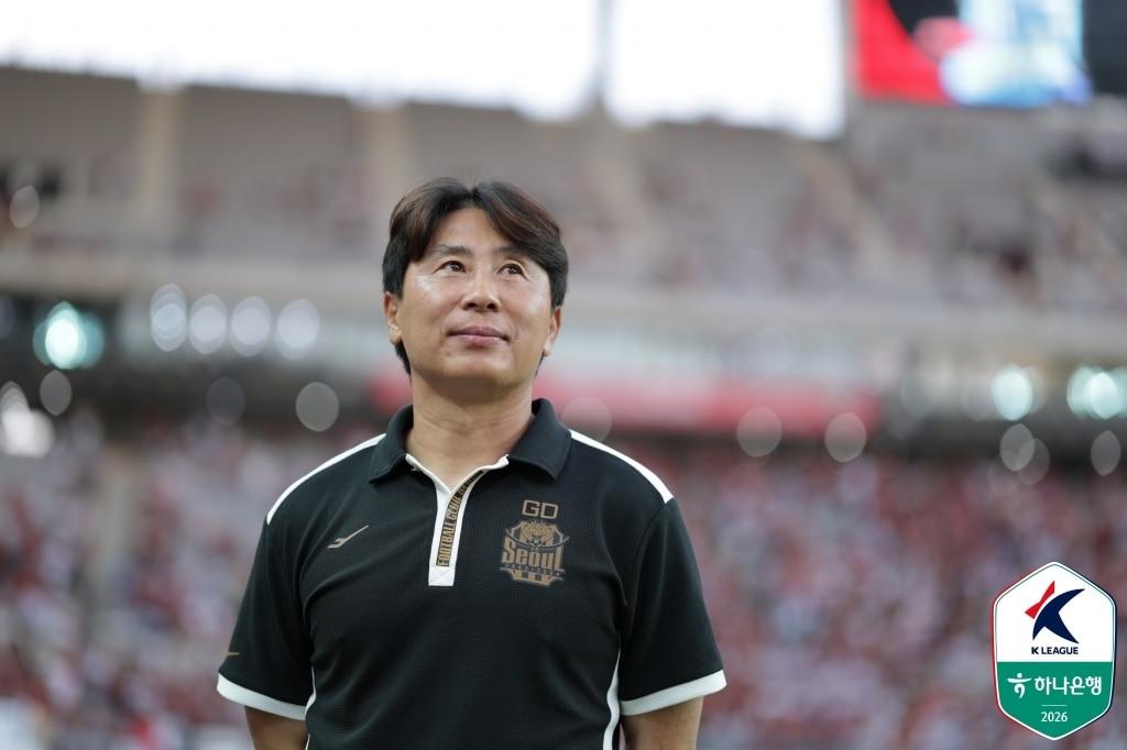 본문 이미지 - 김기동 감독이 이끄는 FC서울이 K리그1 선두 자리를 놓치지 않고 있다. (한국프로축구연맹 제공)