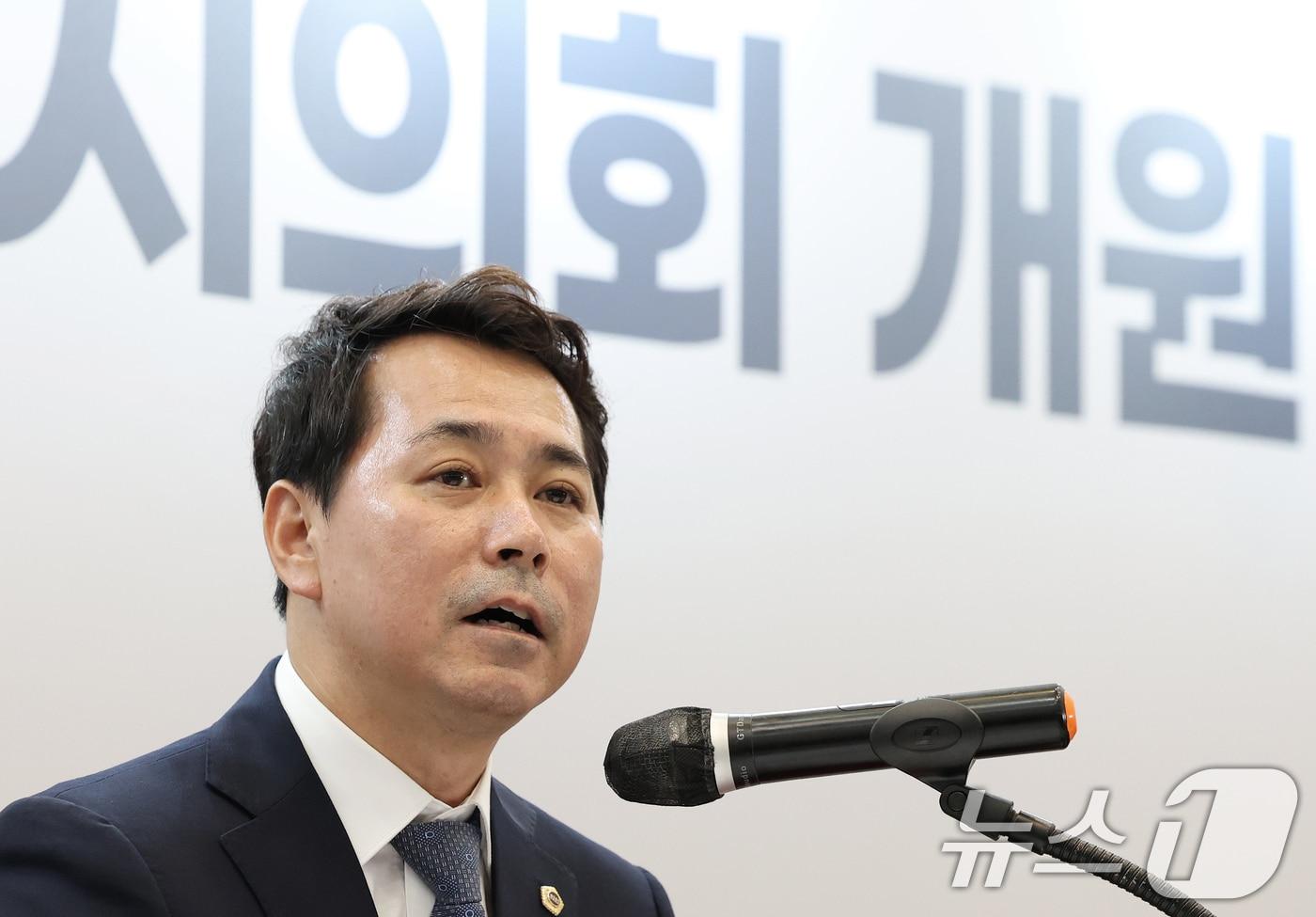 본문 이미지 - 임만균 서울시의회 의장이 서울 중구 서울시의회에서 열린 제12대 서울특별시의회 개원기념식에서 인사말을 하고 있다. 2026.7.21 ⓒ 뉴스1 오대일 기자