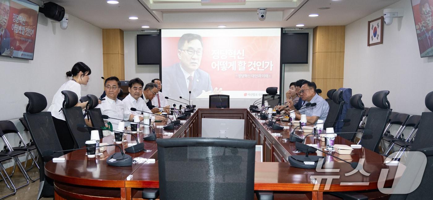 본문 이미지 - 22일 서울 여의도 국회 의원회관에서 국민의힘 소장파 의원모임 '대안과미래' 조찬모임이 열리고 있다. 2026.7.22 ⓒ 뉴스1 유승관 기자
