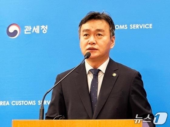 본문 이미지 - 이종욱 관세청장이 지난 13일 정부대전청사에서 '2026년 하반기 업무계획'과 관련 브리핑을 하는 모습. /뉴스1