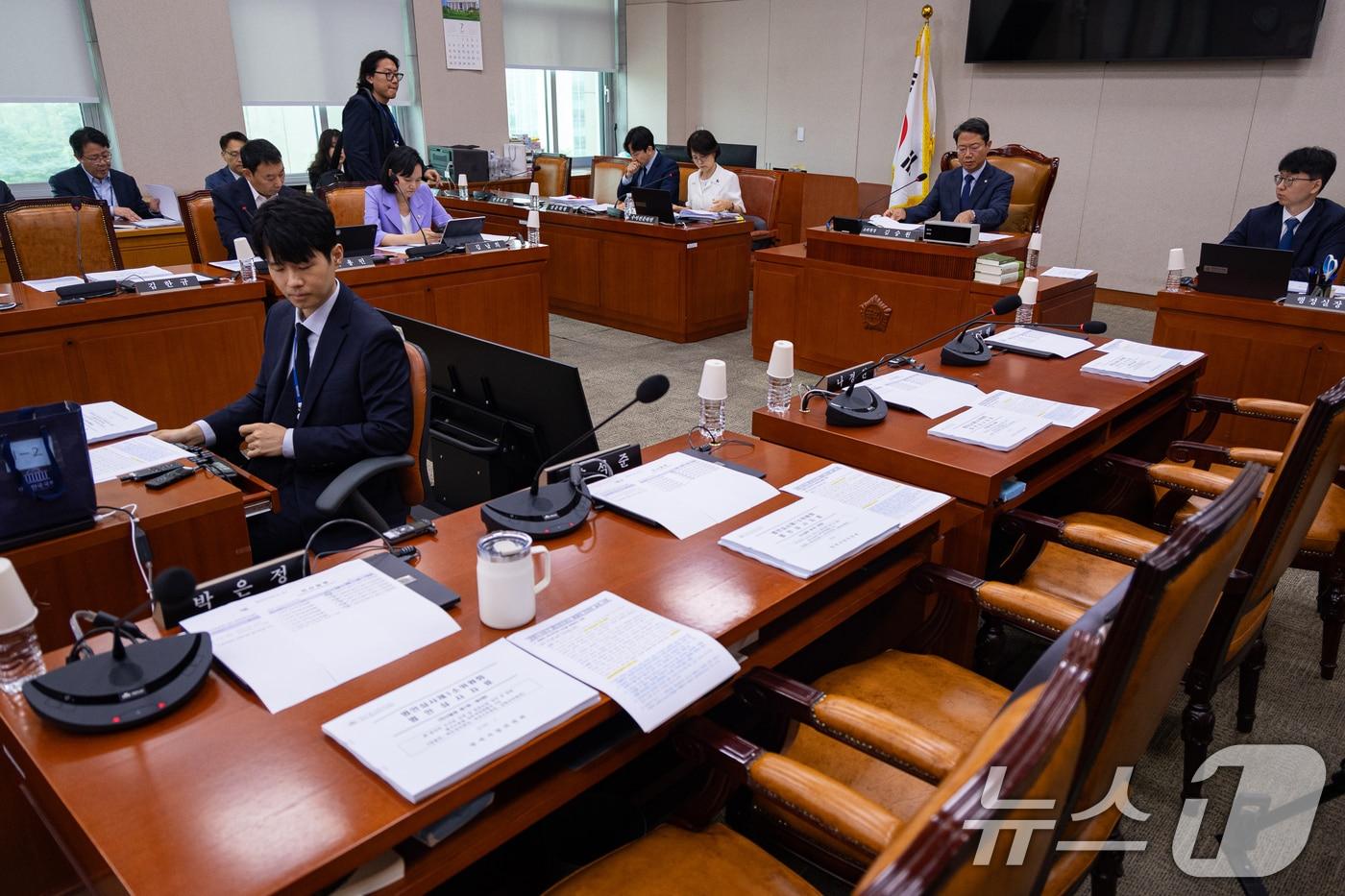 본문 이미지 - 김승원 국회 법제사법위원회 법안심사제1소위원장이 지난 22일 서울 여의도 국회에서 열린 제437회 국회(임시회) 법제사법위원회 제5차 법안심사제1소위원회를 주재하고 있다. 2026.7.22 ⓒ 뉴스1 유승관 기자