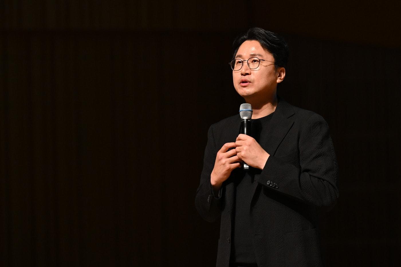 본문 이미지 - 이경수 세라젬 대표가 웰니스 토크 콘서트 세라젬 드 애프터눈에서 강연자로 나서 발언하고 있다.(세라젬 제공)