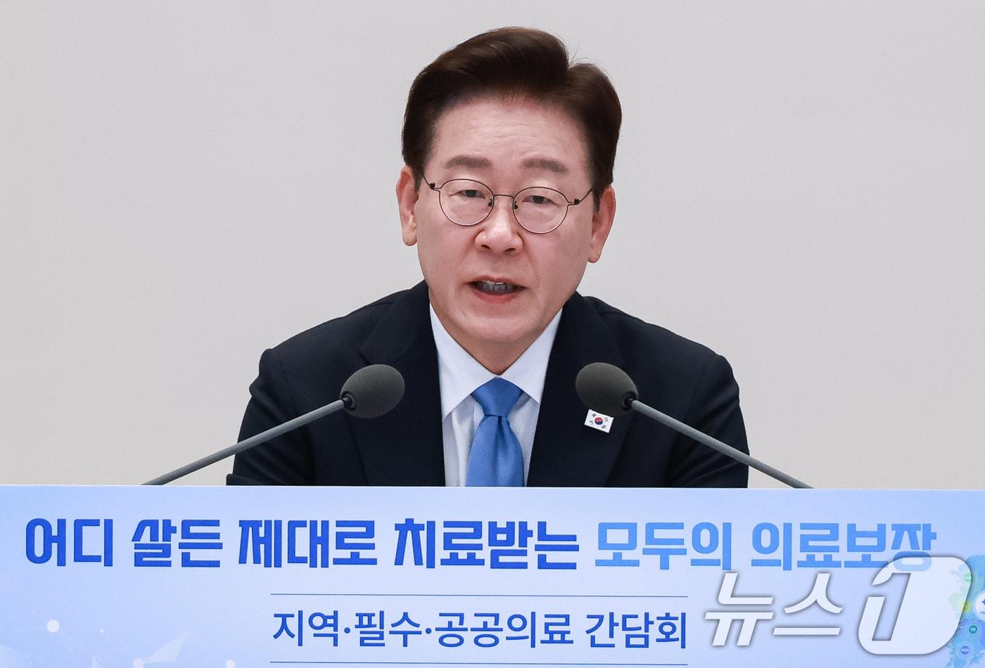본문 이미지 - 이재명 대통령이 22일 청와대에서 열린 지역·필수·공공의료 간담회에서 발언하고 있다. 2026.7.22 ⓒ 뉴스1 이재명 기자