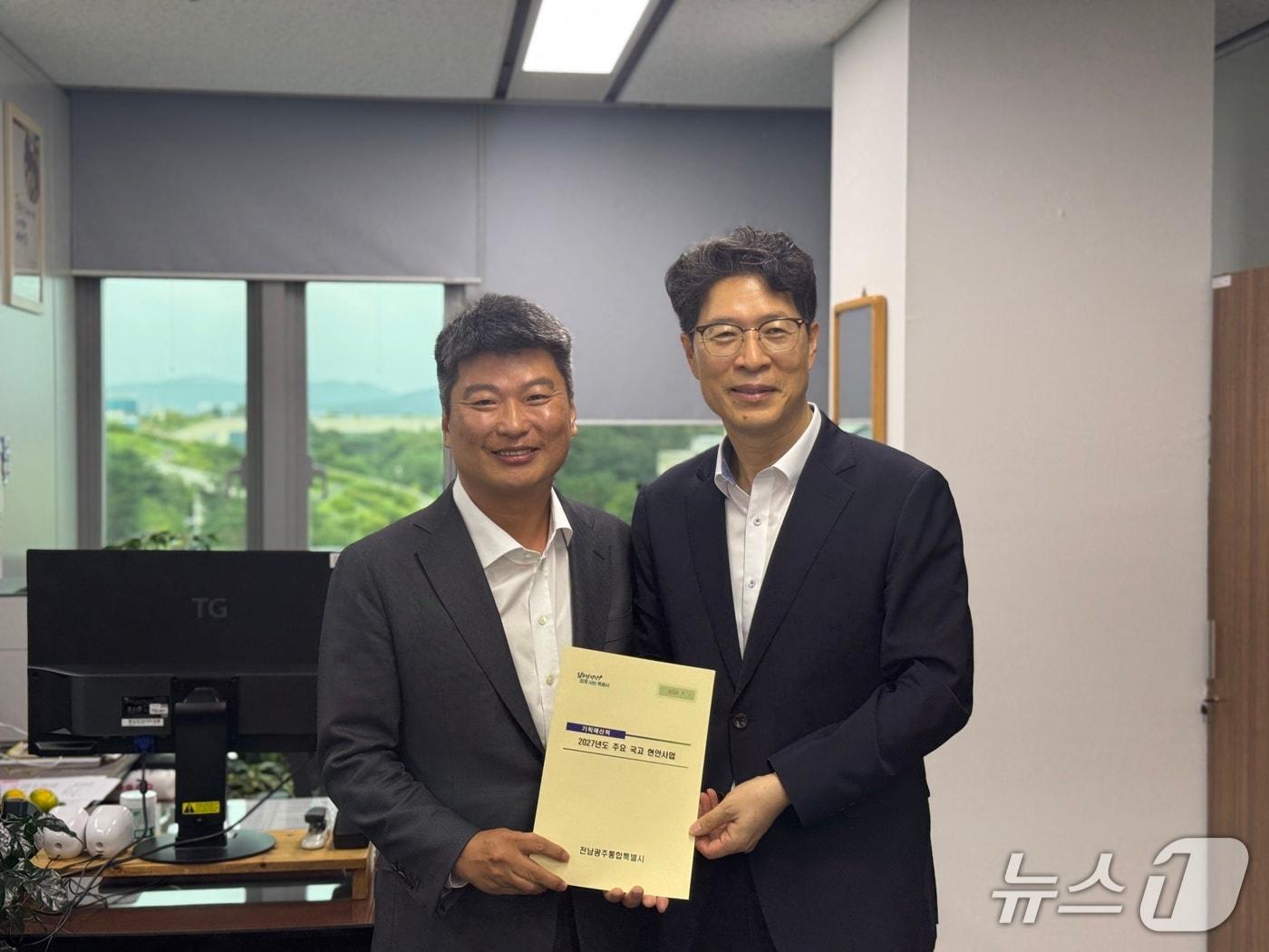 본문 이미지 - 황기연 전남광주통합특별시 행정부시장, 박창환 예산총괄심의관 면담.(전남광주통합특별시 제공. 재판매 및 DB금지) 2026.7.22/뉴스1