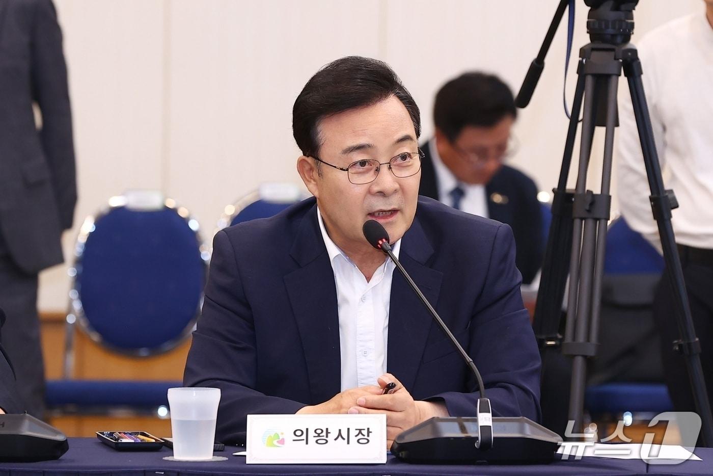 본문 이미지 - 김성제 경기 의왕시장이 22일 경기도경제과학진흥원 광교홀에서 열린 도지사·시장·군수 간담회에 참석해 발언하고 있다. (의왕시 제공. 재판매 및 DB 금지) 2026.7.22/뉴스1