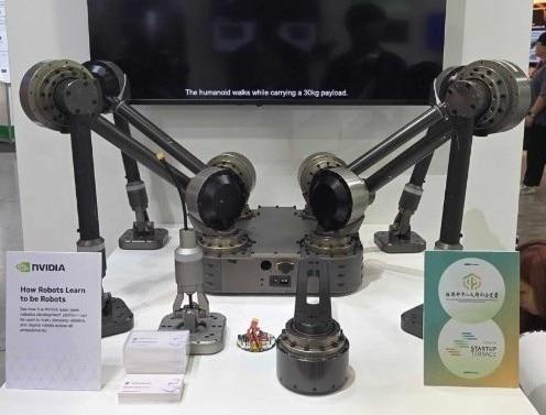 본문 이미지 - 컴퓨텍스 타이베이 2026 NVIDIA 인셉션 파빌리온 내 디든로보틱스 부스 디든스파이더·디든 휴머노이드(디든로보틱스 제공)