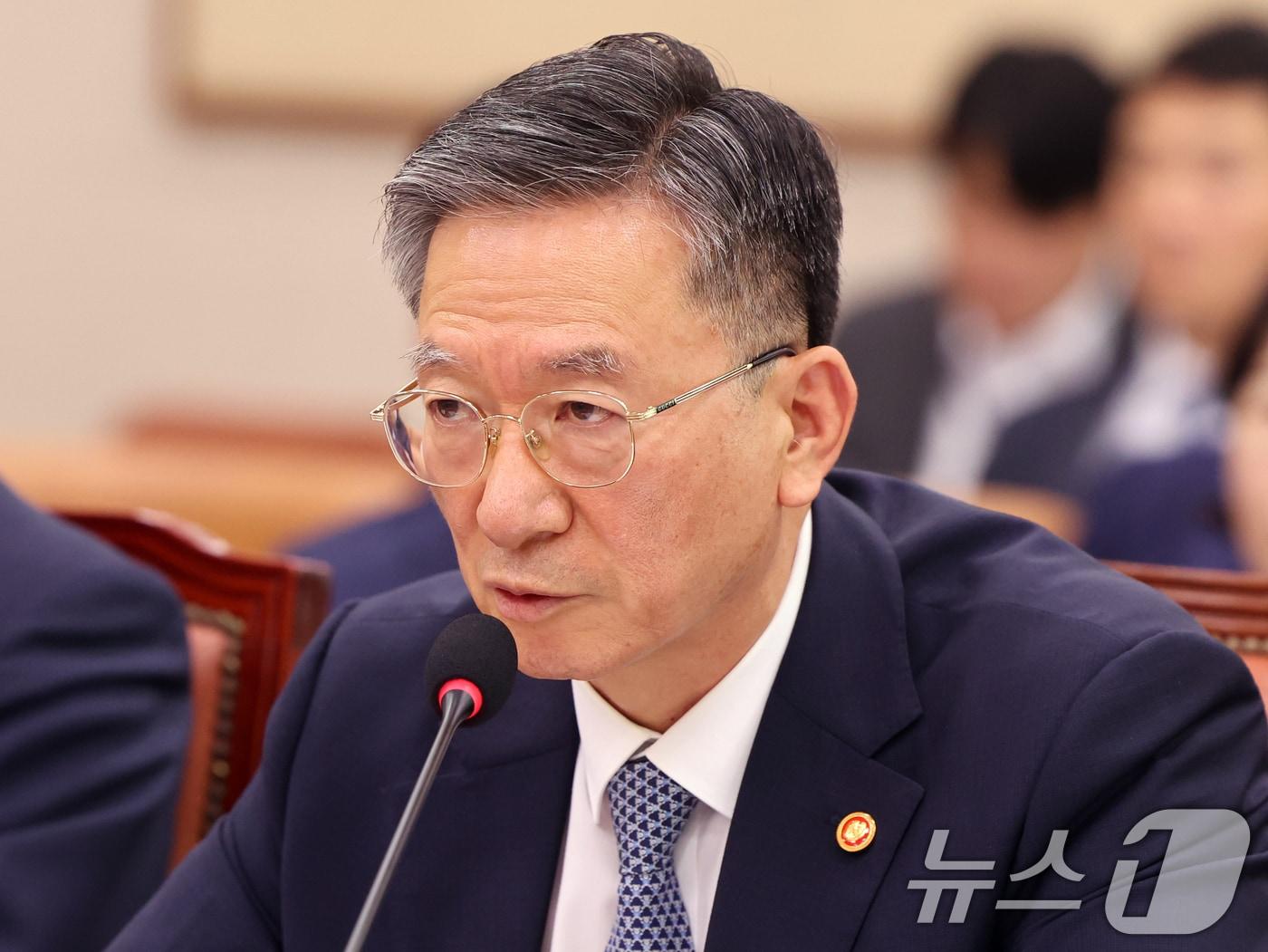 본문 이미지 - 정성호 법무부 장관이 22일 서울 여의도 국회에서 열린 법제사법위원회 전체회의에서 의원 질의에 답하고 있다. 2026.7.22 ⓒ 뉴스1 황기선 기자