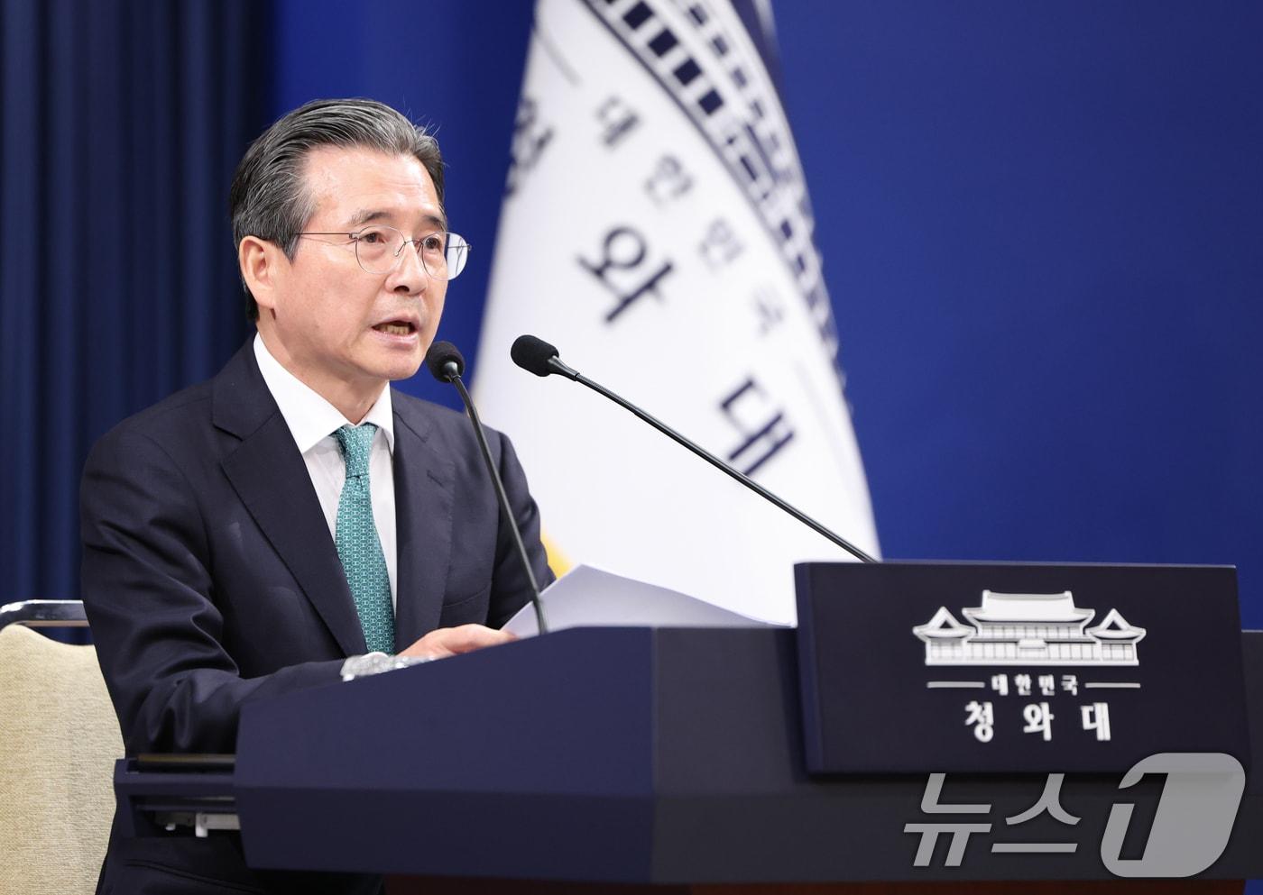 본문 이미지 - 김용범 정책실장이 22일 청와대 춘추관에서 대통령 순방 일정 관련 브리핑을 하고 있다. 2026.7.22 ⓒ 뉴스1 허경 기자