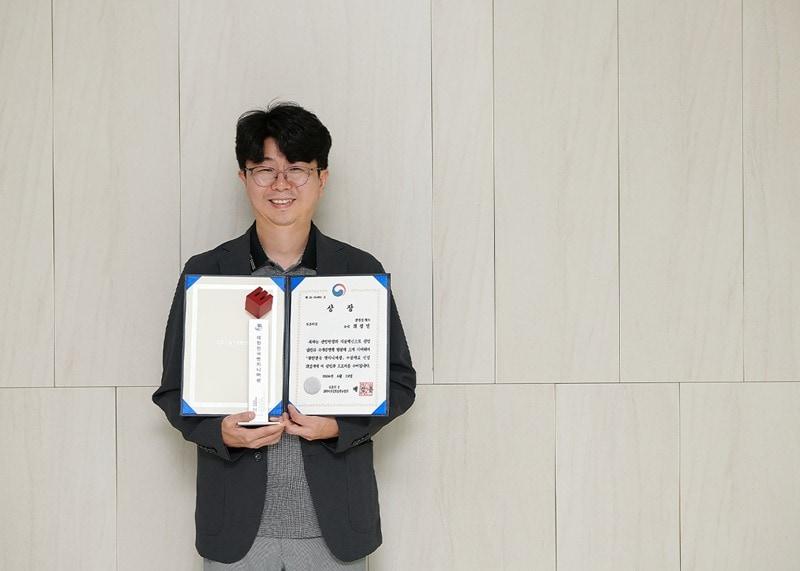 본문 이미지 - 3월 '대한민국 엔지니어상'을 수상한 삼성전자 반도체 파운드리사업부 기술개발실 최정민 PL. (출처 : 삼성전자 뉴스룸)