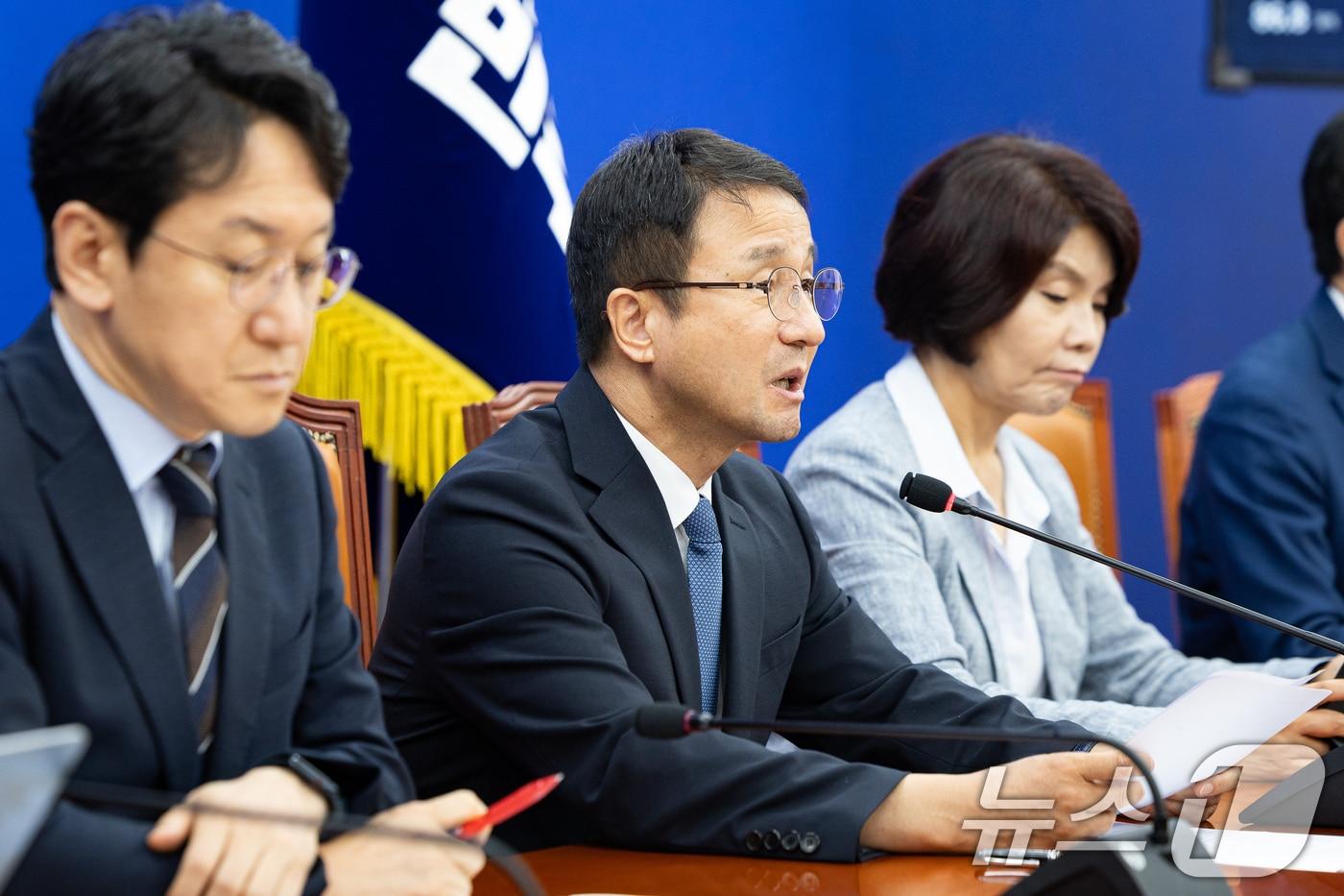 본문 이미지 - 한병도 더불어민주당 당대표 직무대행 겸 원내대표가 23일 서울 여의도 국회에서 열린 정책조정회의에서 모두 발언을 하고 있다. 2026.7.23 ⓒ 뉴스1 유승관 기자