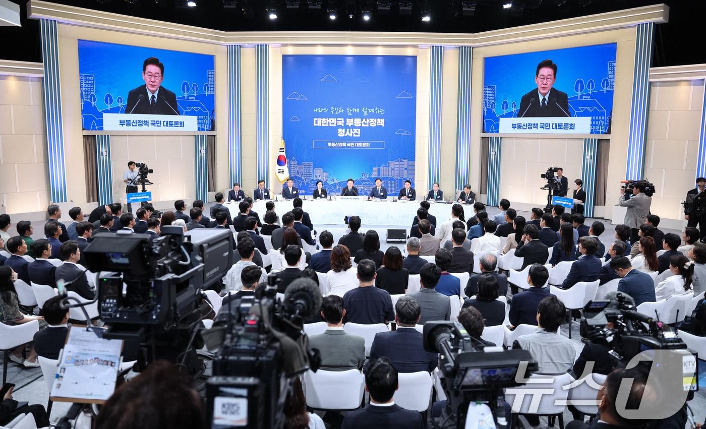 본문 이미지 - 이재명 대통령이 23일 서울 여의도 KBS 별관에서 열린 부동산정책 국민 대토론회에서 발언하고 있다. 2026.7.23 ⓒ 뉴스1 허경 기자