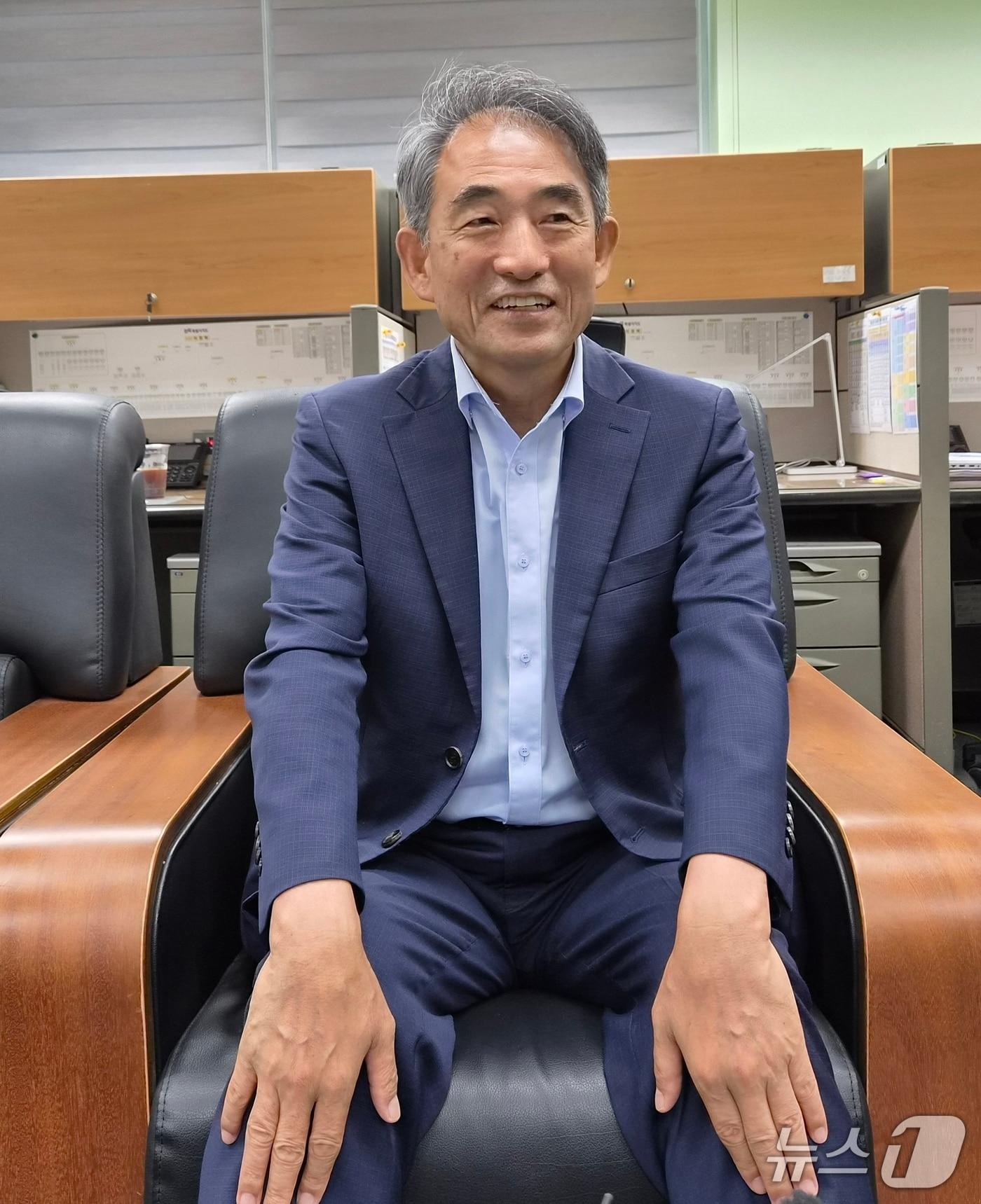 본문 이미지 - 23일 윤준병 국회의원이 전북도의회 기자실에서 간담회를 갖고 도당위원장 출마를 공식 선언했다.2026.7.23/뉴스1