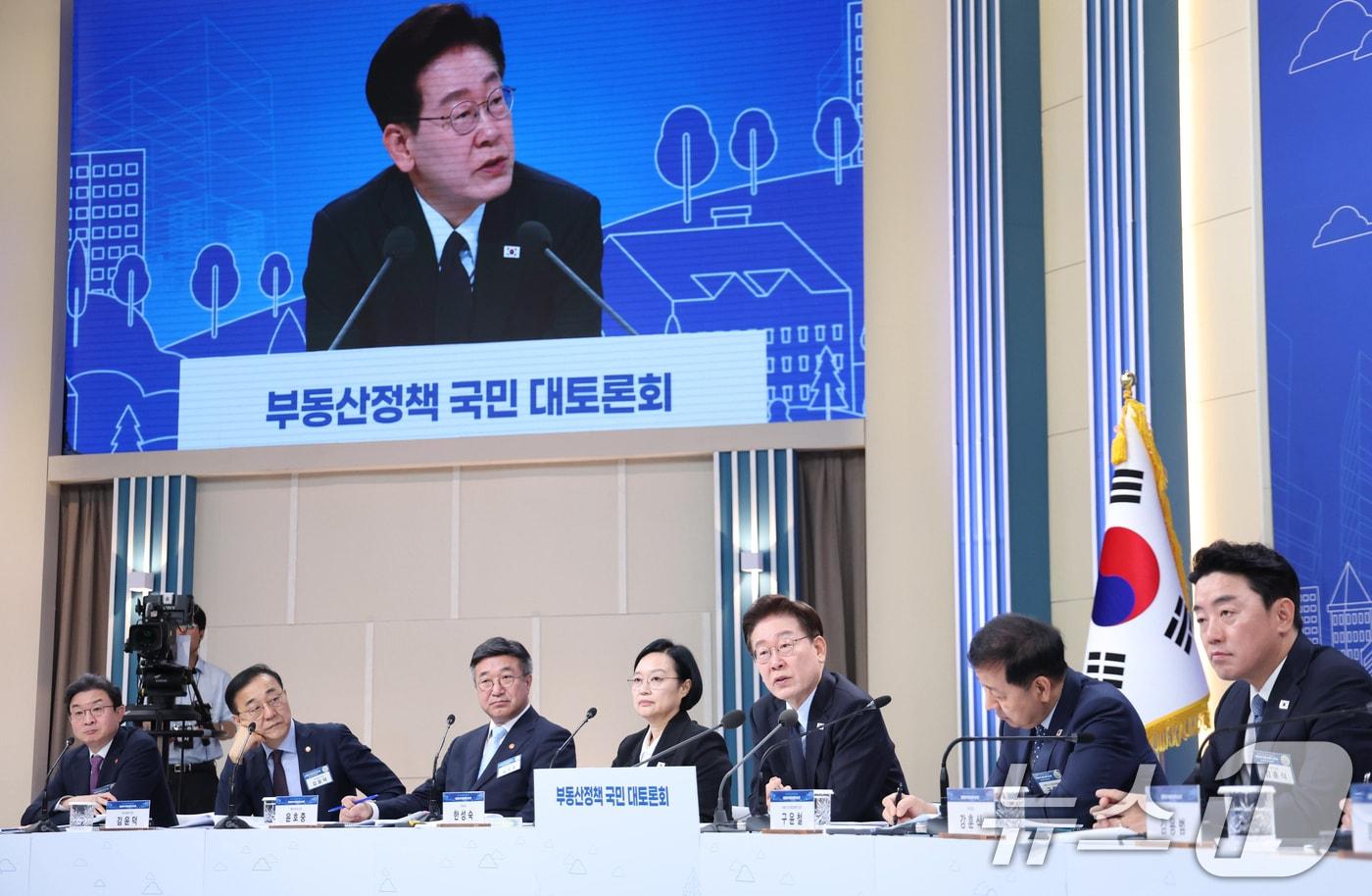본문 이미지 - 이재명 대통령이 23일 서울 여의도 KBS 별관에서 열린 부동산정책 국민 대토론회에서 발언하고 있다. 2026.7.23 ⓒ 뉴스1 허경 기자