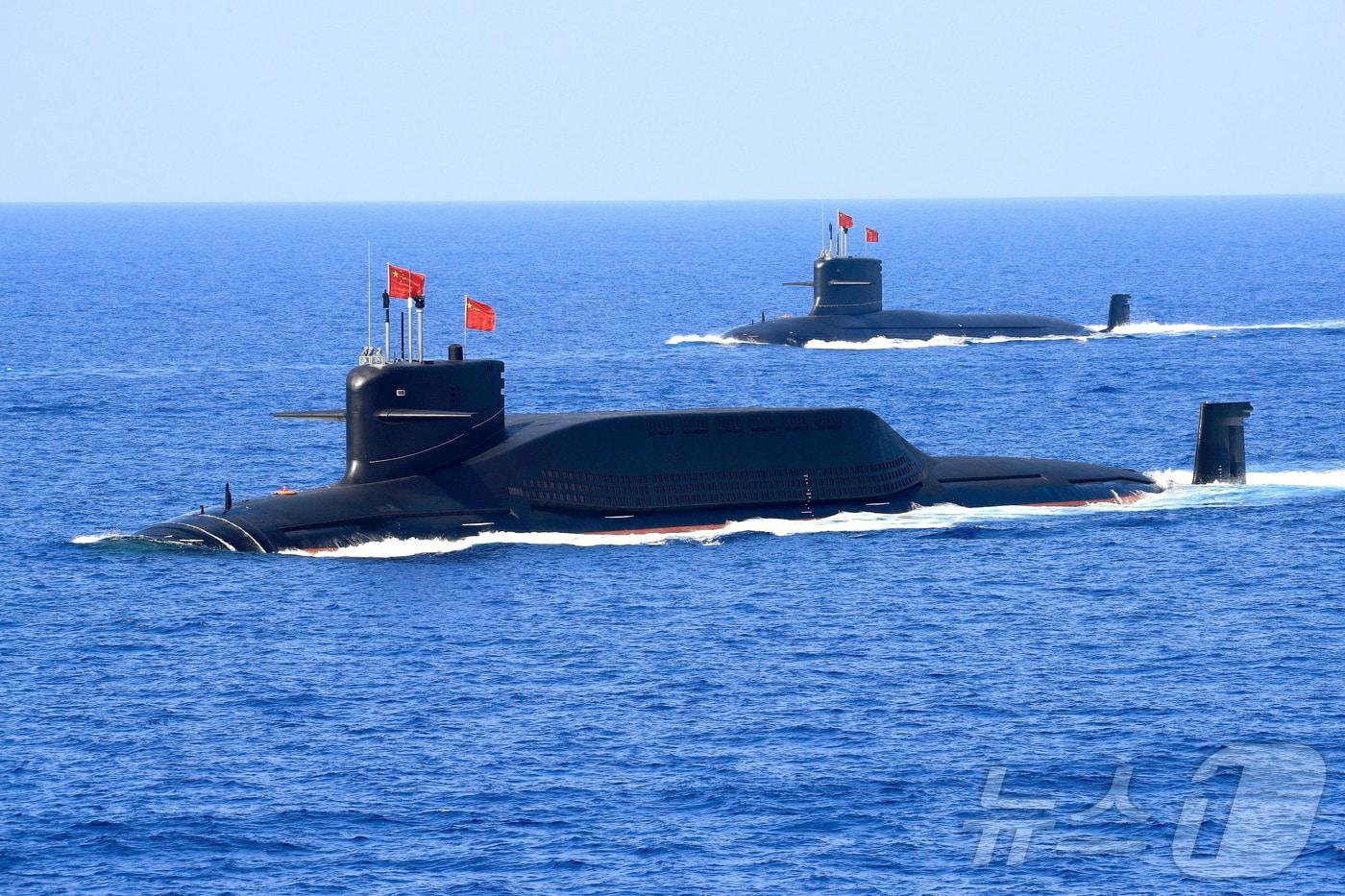 본문 이미지 - 중국 해군의 094형 탄도미사일 핵추진잠수함(SSBN) 모습 <자료사진> ⓒ 로이터=뉴스1