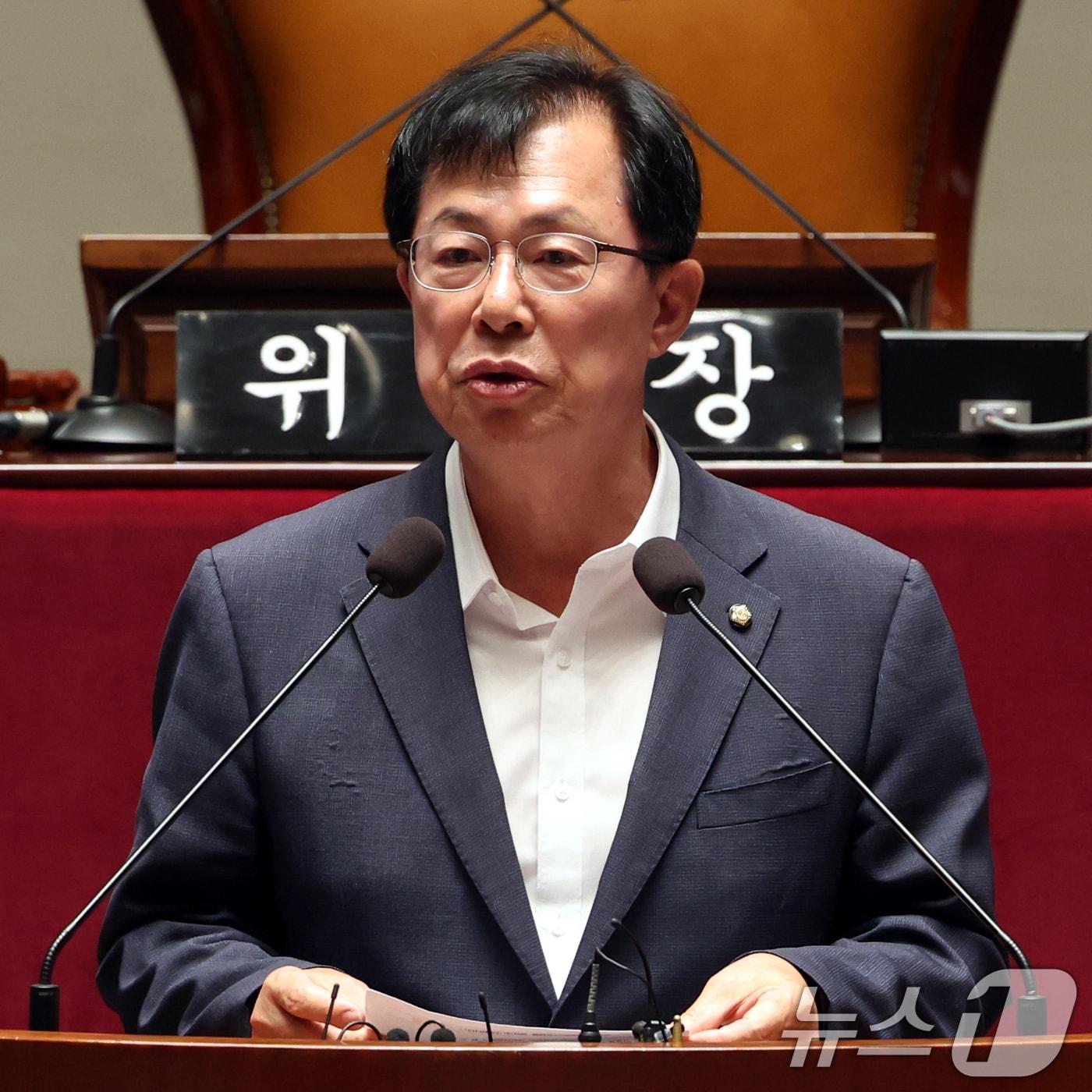 본문 이미지 - 보건복지위원장 후보로 선출된 이만희 국민의힘 의원이 23일 오전 서울 여의도 국회에서 열린 제22대 국회 후반기 상임위원장 후보자 선출 의원총회에서 소감을 발표하고 있다. 2026.7.23 ⓒ 뉴스1 황기선 기자