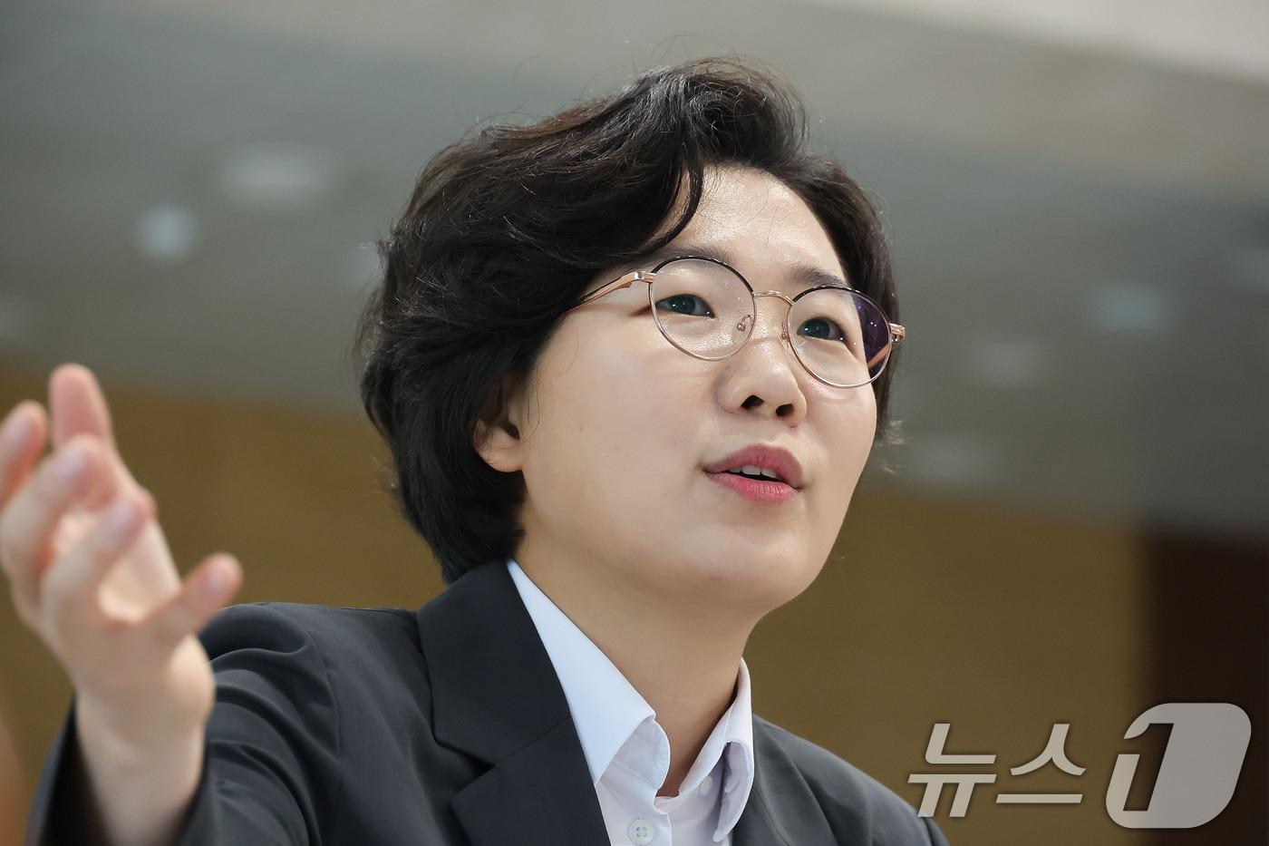 본문 이미지 - 김보미 더불어민주당 당대표 후보가 23일 서울 여의도 국회 소통관에서 뉴스1과 인터뷰를 하고 있다. ⓒ 뉴스1 신웅수 기자